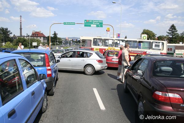 Wyciek gazu na stacji paliw paraliż na drogach Jelonka