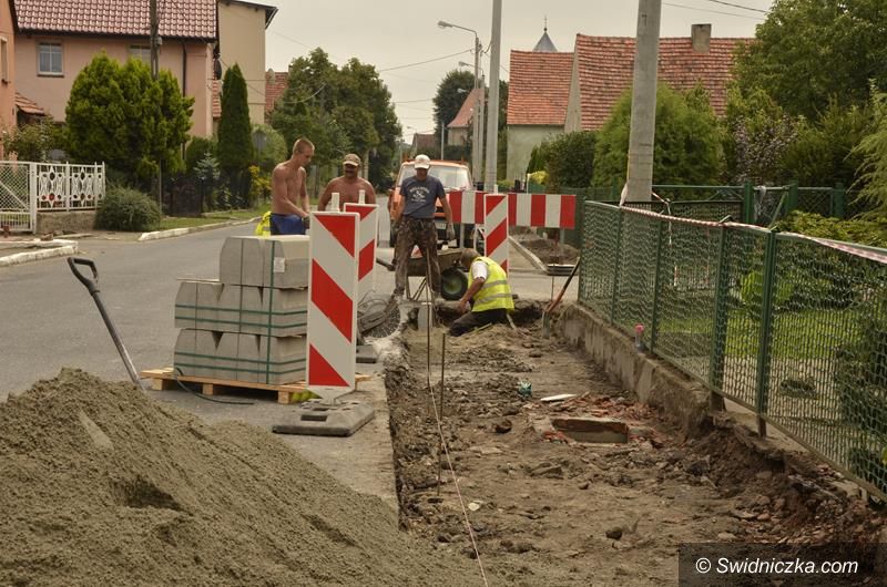 Trwa budowa kolejnych chodników Świdniczka wiadomości Gmina Żarów