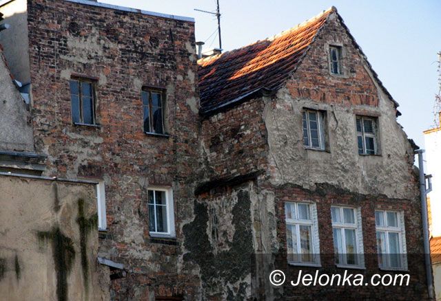 Dolny Śląsk: Bezprawnie pomagają w remoncie kamienic