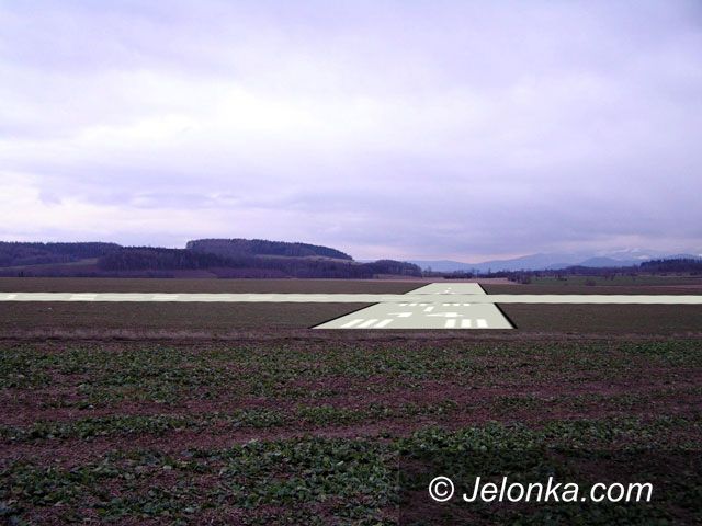 Region Jeleniogórski: Lądowanie samolotów pasażerskich w polu