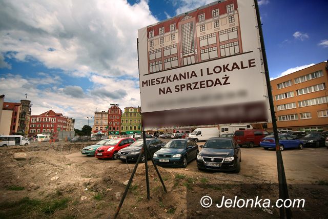 JELENIA GÓRA: Szklane dachy blisko placu Wyszyńskiego