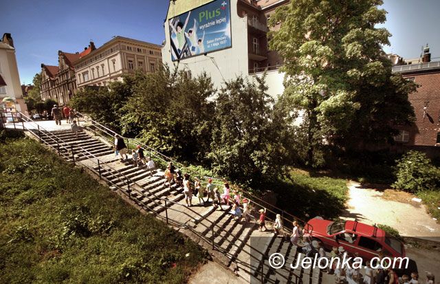 JELENIA GÓRA: Piekielne schody przy przyszłym Focus Parku