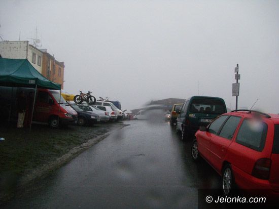 Góra Szybowcowa - Jeżów Sudecki: Deszczowe chmury nad Górą Szybowcową