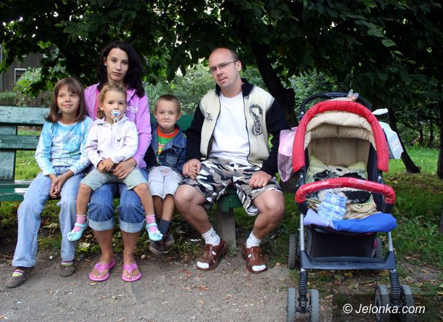 Region Jeleniogórski: Z trójką dzieci na bruk