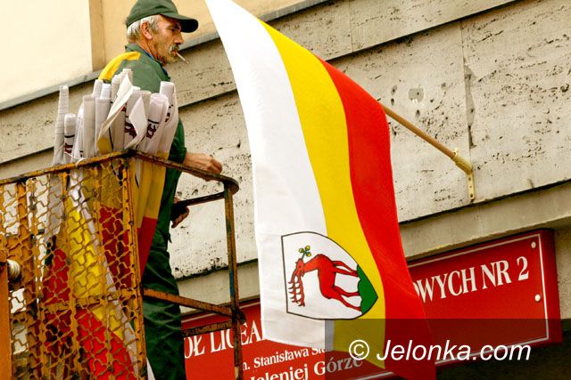 JELENIA GÓRA: Powieś flagę miasta na jubileusz
