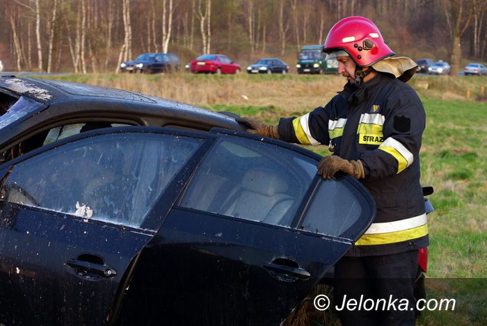 JELENIA GÓRA: Na rogatkach miasta BMW w płomieniach