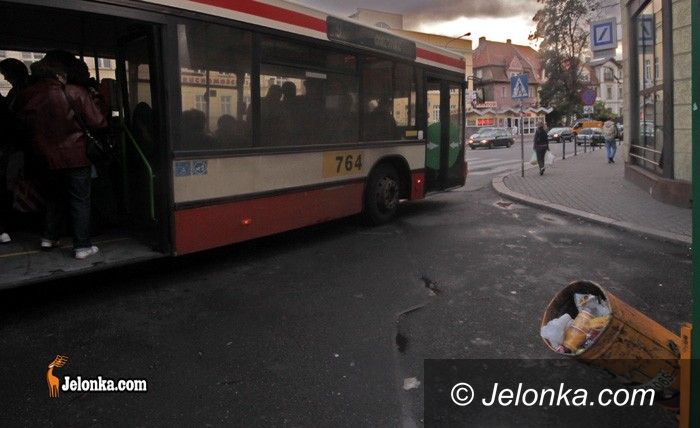 JELENIA GÓRA: Używany autobus przez ulice mknie