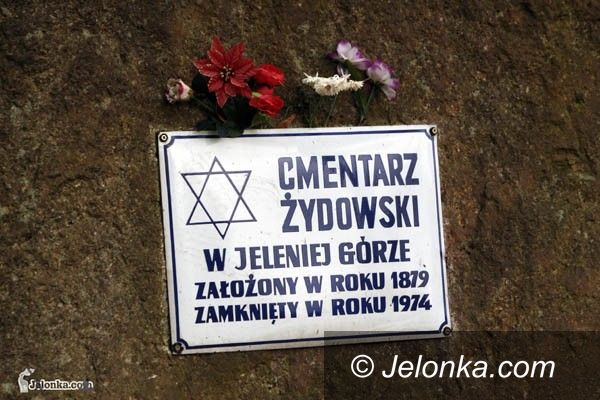 JELENIA GÓRA: Pamiętali o cmentarzu żydowskim