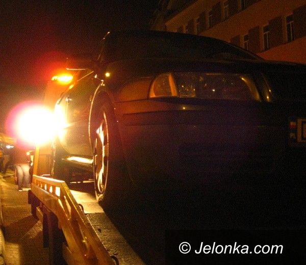 JELENIA GÓRA: Pijany taksówkarz staranował skodę