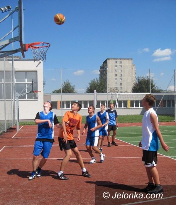 Jelenia Góra: Pierwszy dzień turnieju koszykarskich trójek
