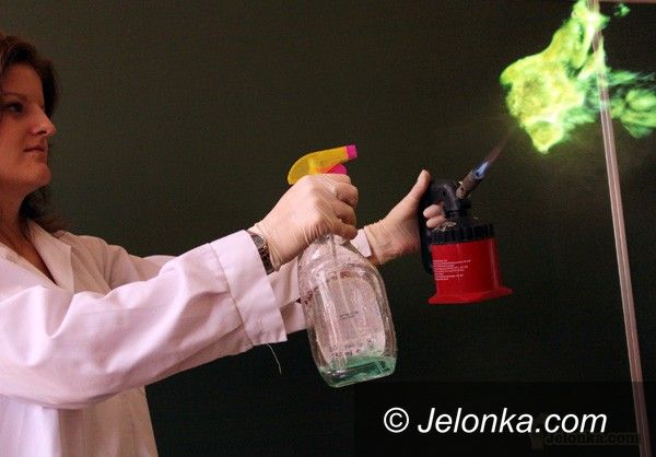 JELENIA GÓRA: Chemiczne fajerwerki na Dolnośląskim Festiwalu Nauki
