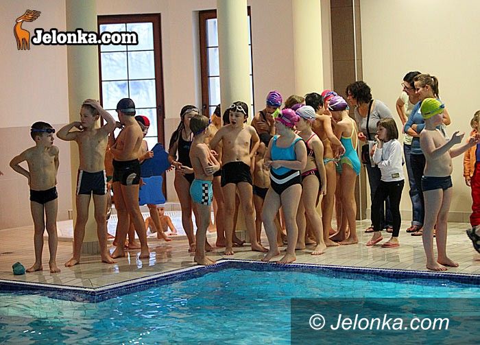 Jelenia Góra: Młodzi pływacy w walce o zwycięstwo