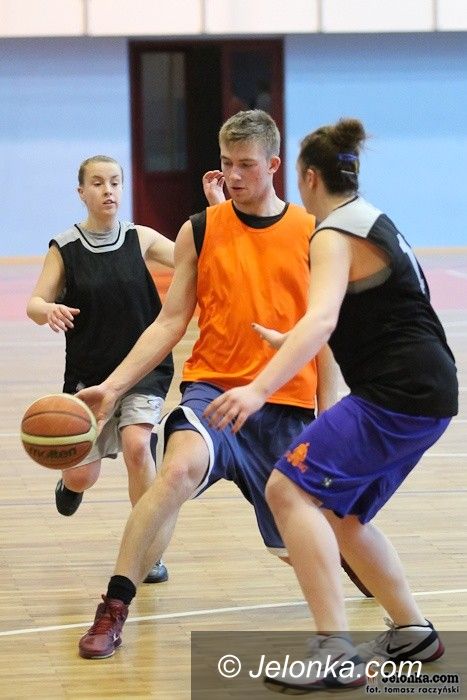 Jelenia Góra: Koszykarze amatorzy rozegrali 3. kolejkę MOS Sudetów Basket Ligi
