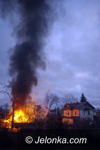 MYSŁAKOWICE: Płonęły pomieszczenia gospodarcze w Mysłakowicach