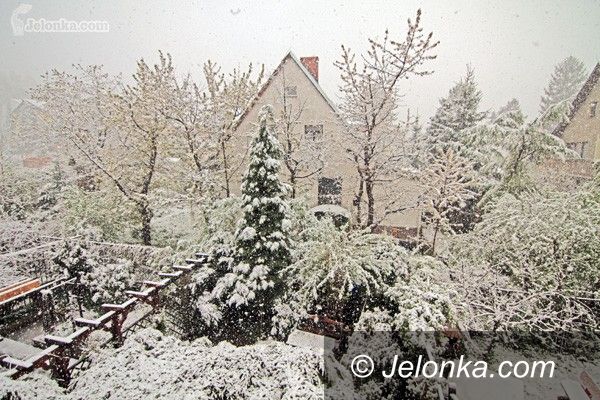 REGION JELENIOGÓRSKI: Witaj majowa zimowa jutrzenko: region w śniegu!