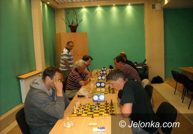 Jelenia Góra: Pracownicy oświaty zagrali w szachy