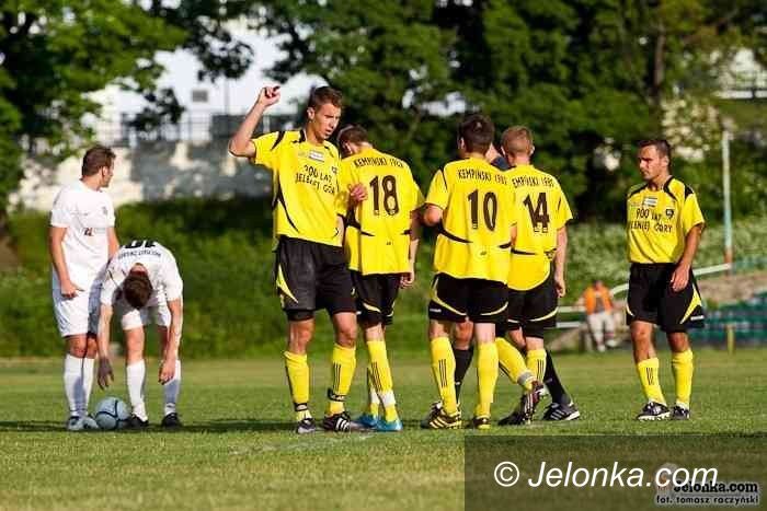IV-liga piłkarska: IV–liga: Ostatni mecz sezonu Karkonosze rozegrają w Strzelinie
