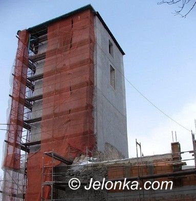 REGION JELENIOGÓRSKI: Wieża w Radomierzu hełmem będzie zwieńczona