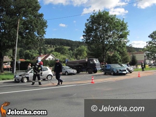 JELENIA GÓRA: Znów kraksa na skrzyżowaniu krajowej trójki z ul. Lubańską