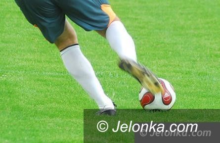 IV-liga piłkarska: Siódma wygrana Karkonoszy – podsumowanie IV–ligi