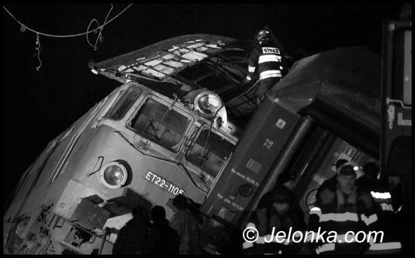 KRAJ: Po katastrofie kolejowej w Szczekocinach. Dwa dni żałoby