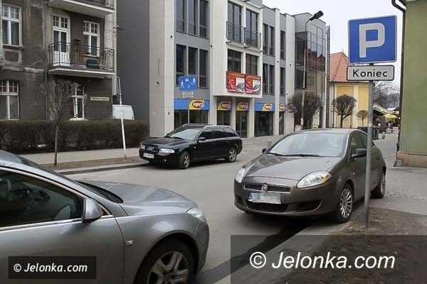 JELENIA GÓRA: Jeleniogórzanie ze śródmieścia nie chcą płacić za parkowanie przed domem