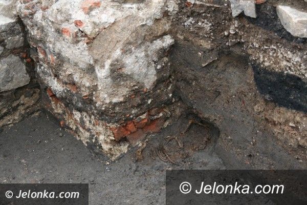 Jelenia Góra: Ciekawe znaleziska w murach na Podwalu
