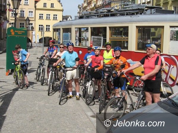 Jelenia Góra: Cykliści na szlaku jeleniogórskich tramwajów