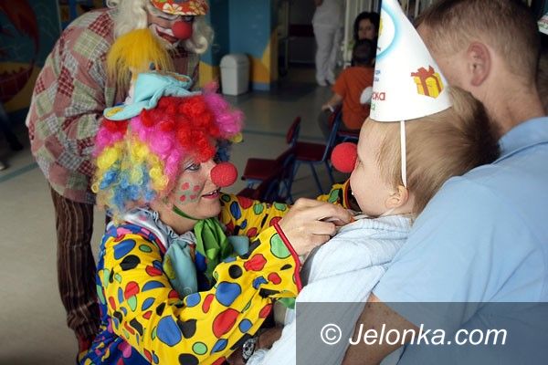 Jelenia Góra: Terapia śmiechem na Dzień Dziecka w szpitalu