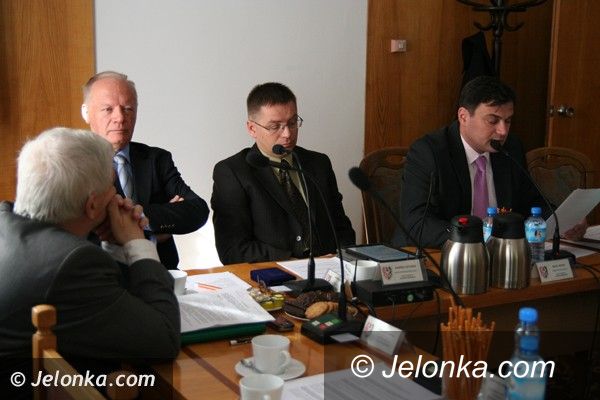 Jelenia Góra: Władze powiatu poprosiły "do tablicy" wojewódzkiego inspektora sanitarnego