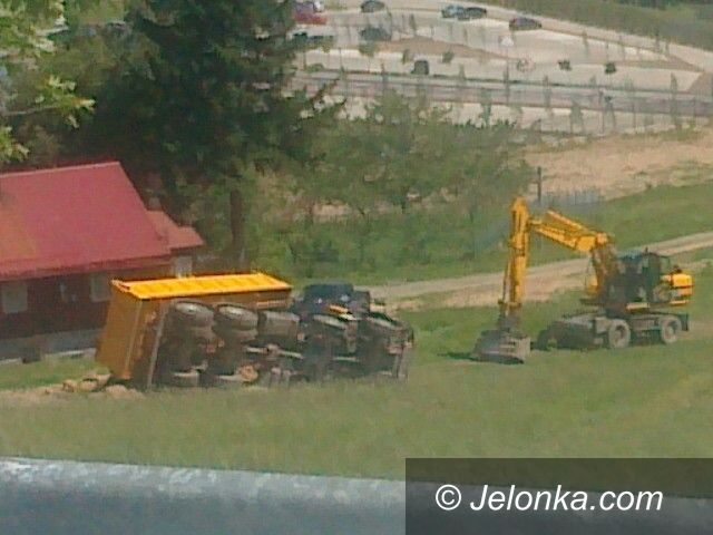 Region: Ciężarówka przewróciła się w Karpaczu