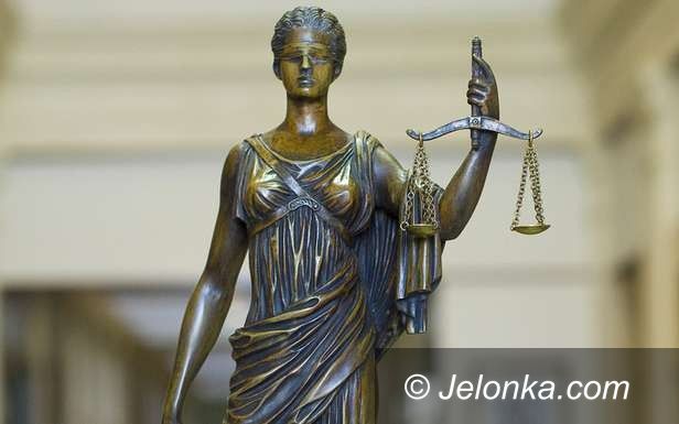 Jelenia Góra: Kolejny oskarżony o zmuszanie do nierządu stanie przed sądem