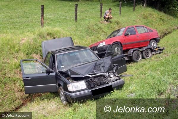 Region: Kolizja w Radomierzu,trzy auta  mocno uszkodzone. Ruch odbywa się wahadłowo