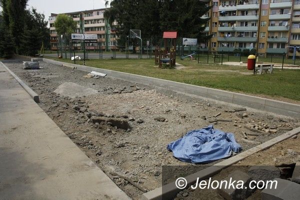 Jelenia Góra: Budowa parkingu podzieliła mieszkańców Osiedla Orle