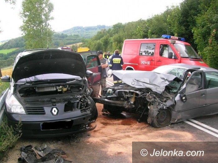 Dziwiszów: Wypadek trzech aut w Dziwiszowie – cztery  osoby w szpitalu
