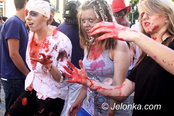 Jelenia Góra: Parada zombi? Więcej takich imprez! – mówili uczestnicy marszu i widzowie