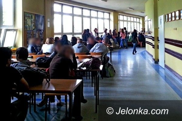 Jelenia Góra: Po połączeniu dwóch szkół, lekcje w Cieplicach na... korytarzu