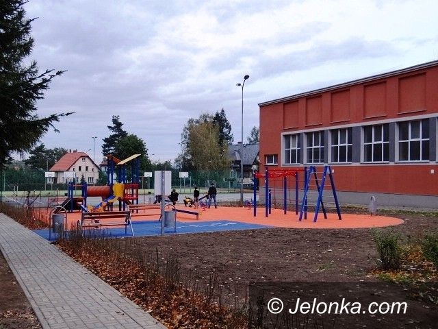 Jelenia Góra/Sobieszów: Place i urządzenia dla dzieci, młodzieży i dorosłych w Sobieszowie