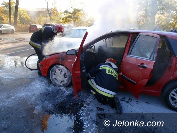 Jelenia Góra: Auto spłonęło przy urzędzie skarbowym