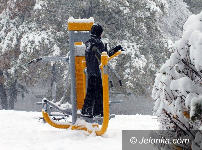 Jelenia Góra: Fitnes na Wzgórzu Kościuszki. Jeleniogórzanie ćwiczą tu nawet w śniegu