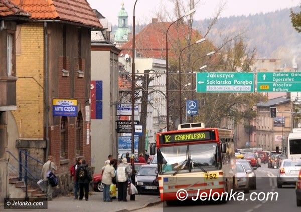 Jelenia Góra: Autobusy dowiozą na groby bliskich