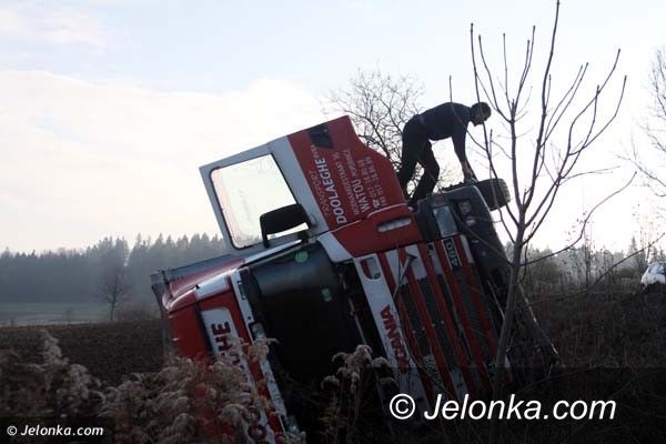 Region: Na drodze z Płoszczynki do Czernicy wywróciła się ciężarówka