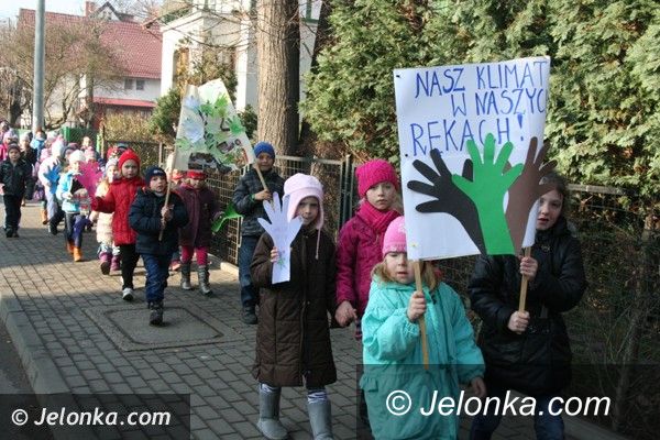 Jelenia Góra-Cieplice: Dzieci dały dziś w Cieplicach ekologiczną lekcję dorosłym