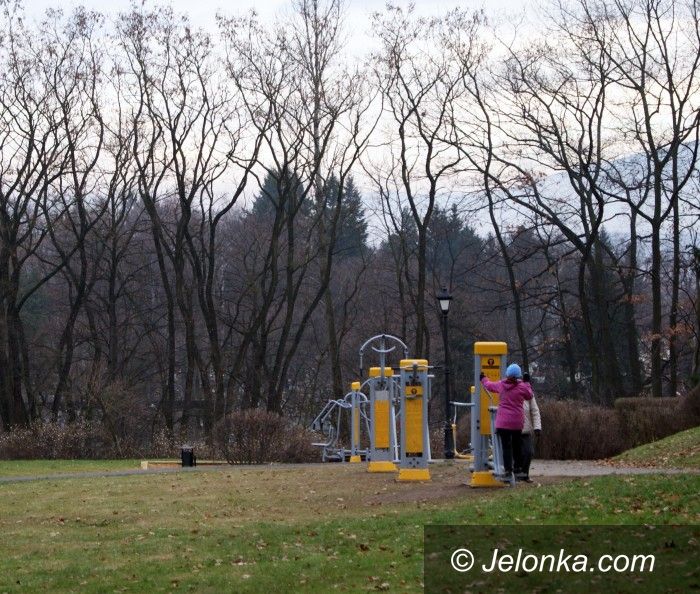 Jelenia Góra: Wandale dewastują siłownię w parku na Wzgórzu Kościuszki