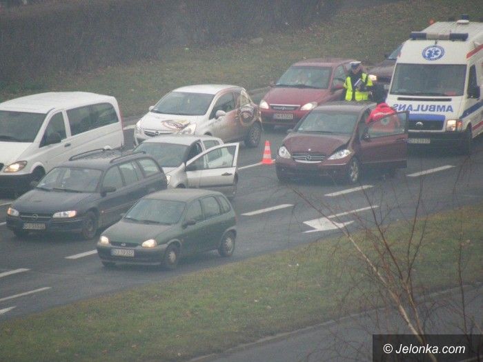 Jelenia Góra: Zderzenie trzech aut na al. Jana Pawła II