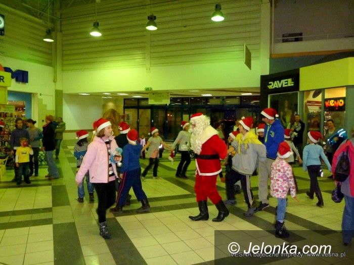 Jelenia Góra: Echo św. Mikołaja  w centrum handlowym