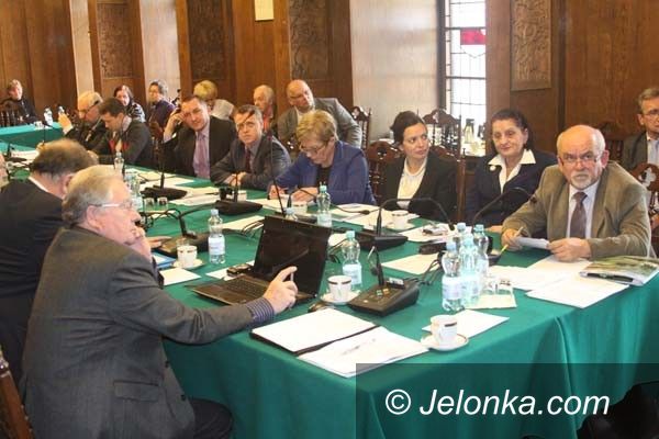 Jelenia Góra: Opozycyjne kluby niezadowolone z projektu budżetu 2013 dla Jeleniej Góry. Czy radni jutro go uchwalą?