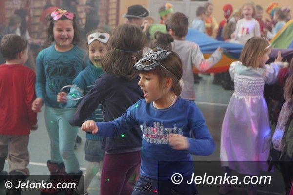 Jelenia Góra: Przedszkolaki z Okrąglaczka na balu karnawałowym w „Siódemce”