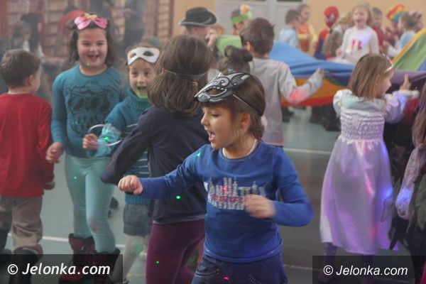 Jelenia Góra: Przedszkolaki z Okrąglaczka na balu karnawałowym w „Siódemce”