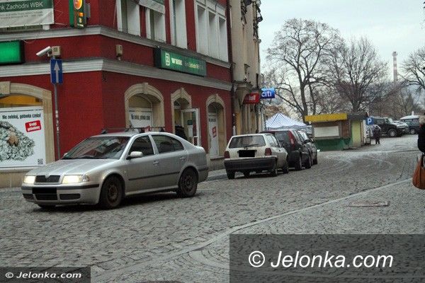 Jelenia Góra: Kierowcy blokują ulicę Jasną parkując wbrew prawu 
